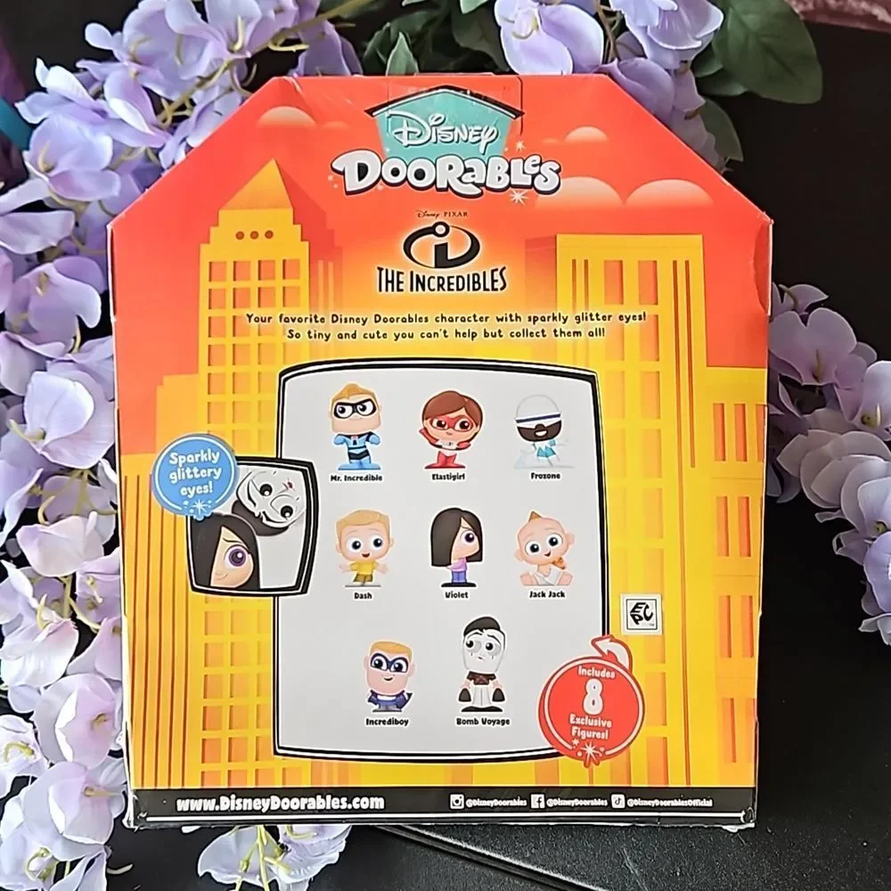 Disney 🎁 Doorables Incredibles  Set of 8 New in sealed package